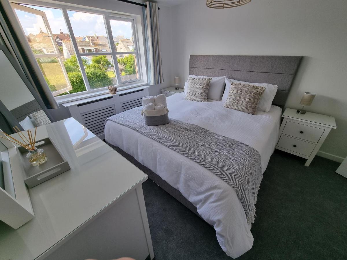 Hightide - 2 Bed With Parking, Balcony & Sea View. Apartment Swanage Exterior photo