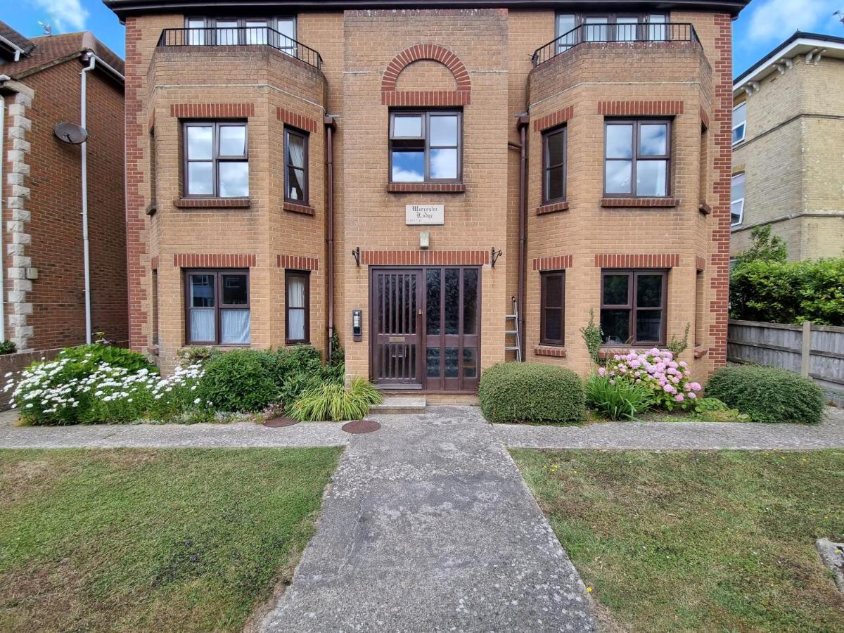 Hightide - 2 Bed With Parking, Balcony & Sea View. Apartment Swanage Exterior photo