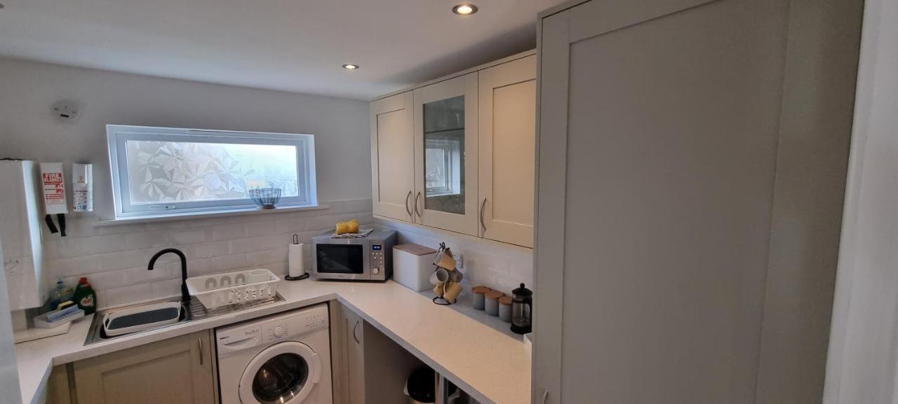 Hightide - 2 Bed With Parking, Balcony & Sea View. Apartment Swanage Exterior photo