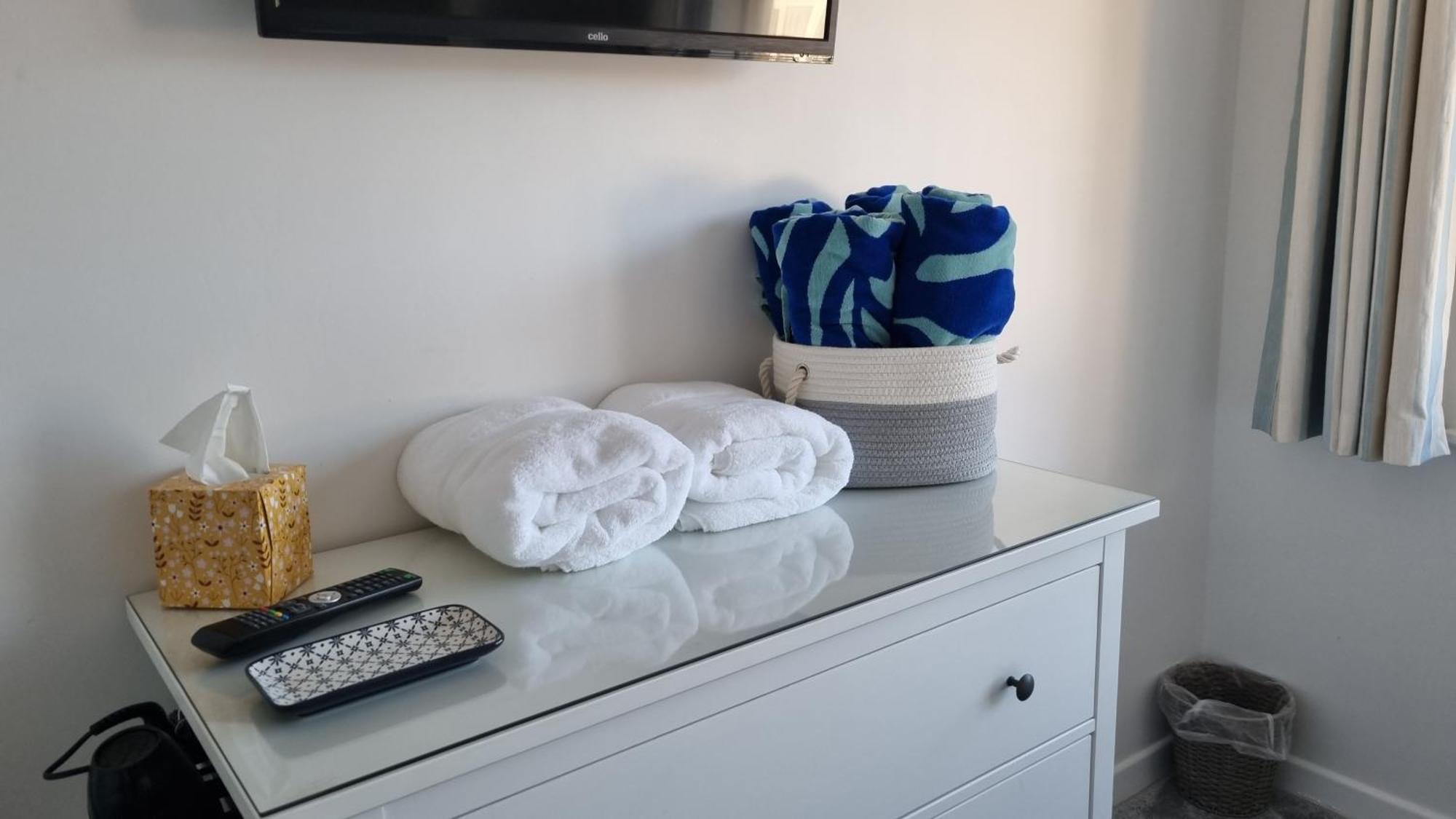 Hightide - 2 Bed With Parking, Balcony & Sea View. Apartment Swanage Exterior photo